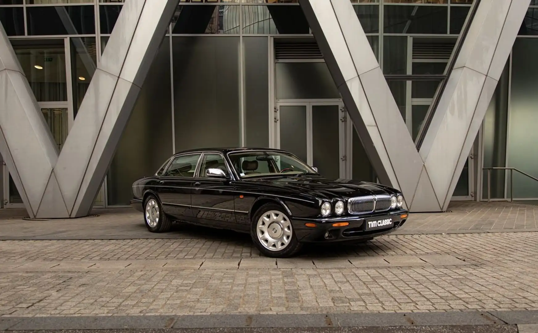 Jaguar Daimler Super V8 Jaguar supercharged LWB X308 92 990 km superbe configuration Schwarz - 1