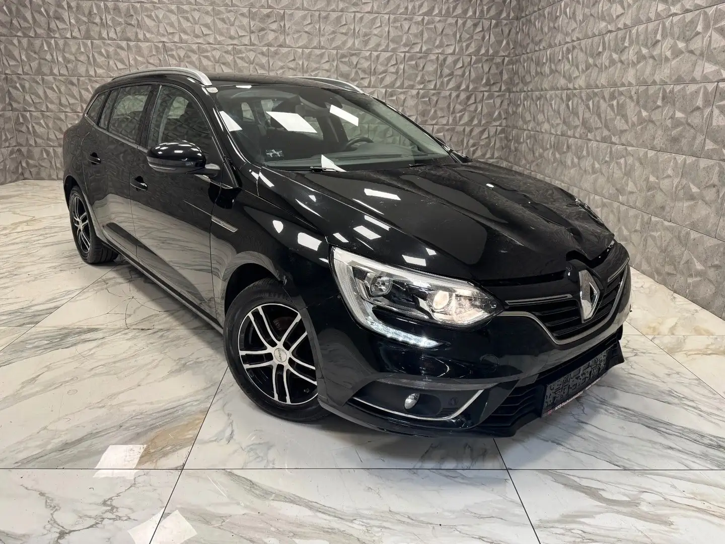 Renault Megane IV Grandtour Limited Schwarz - 1
