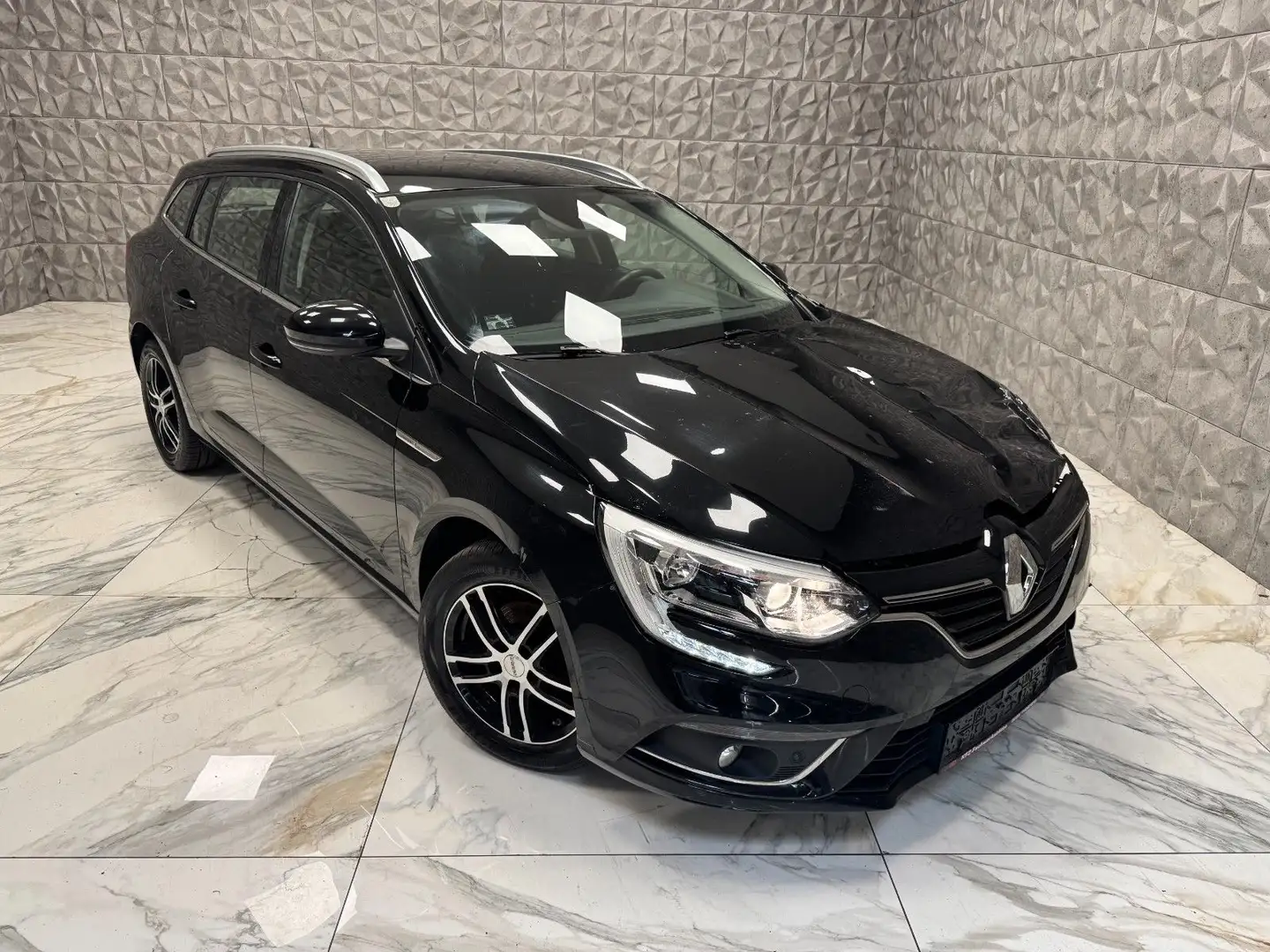 Renault Megane IV Grandtour Limited Schwarz - 2