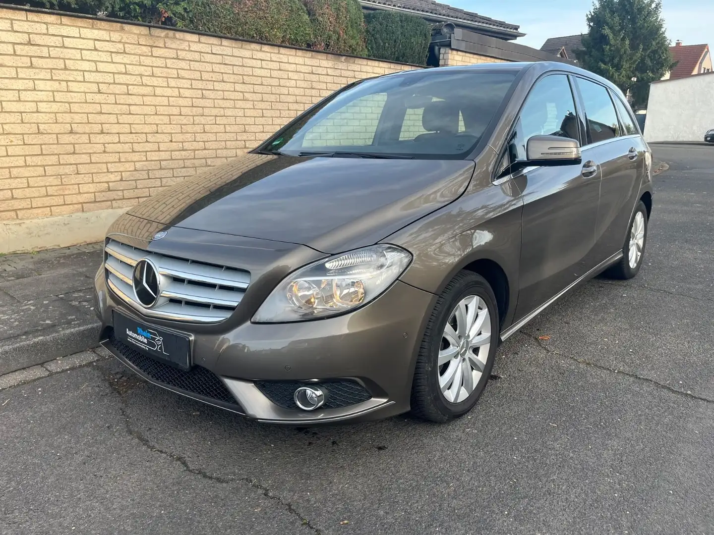 Mercedes-Benz B 220 B220 4Matic Aut Navi Leder Kamera 2HD Tempomat - 1