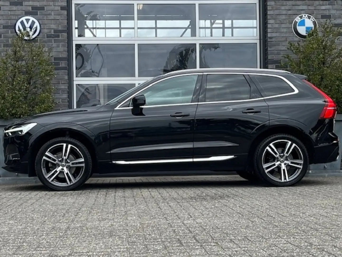 Volvo XC60 2.0 D4 AWD INSCRIPTION - PANO - 20 INCH Zwart - 2