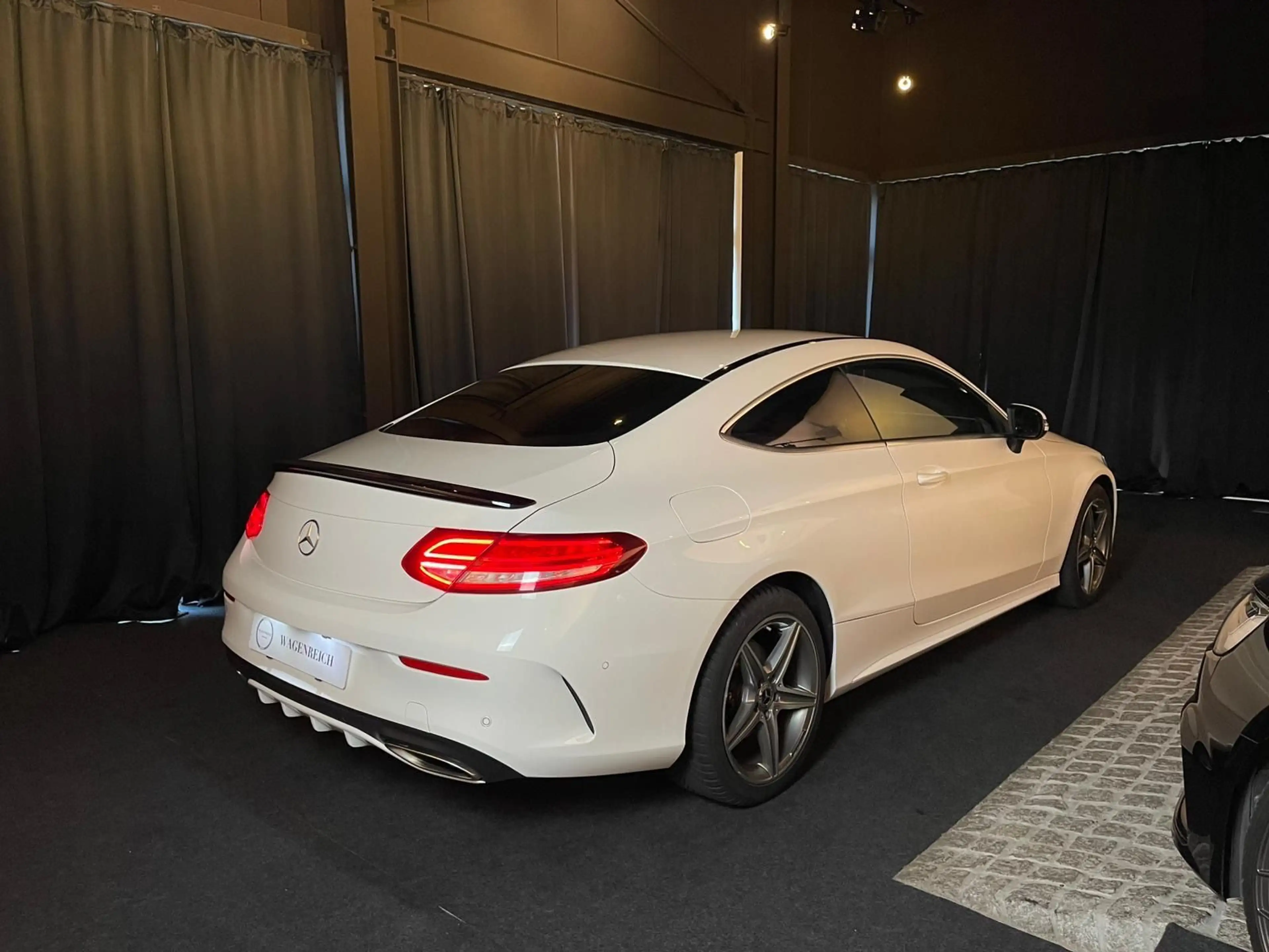 Mercedes-Benz C 180 Coupe AMG-Line — photo 4