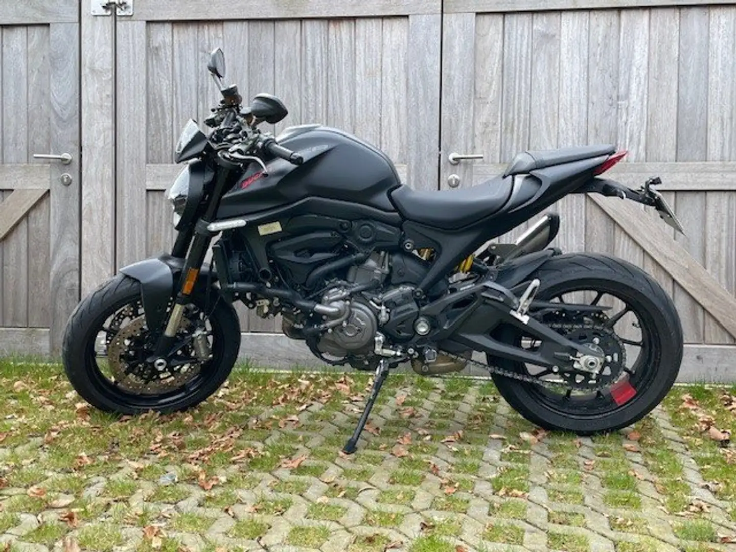 Ducati Monster 937 Monster + Fekete - 1