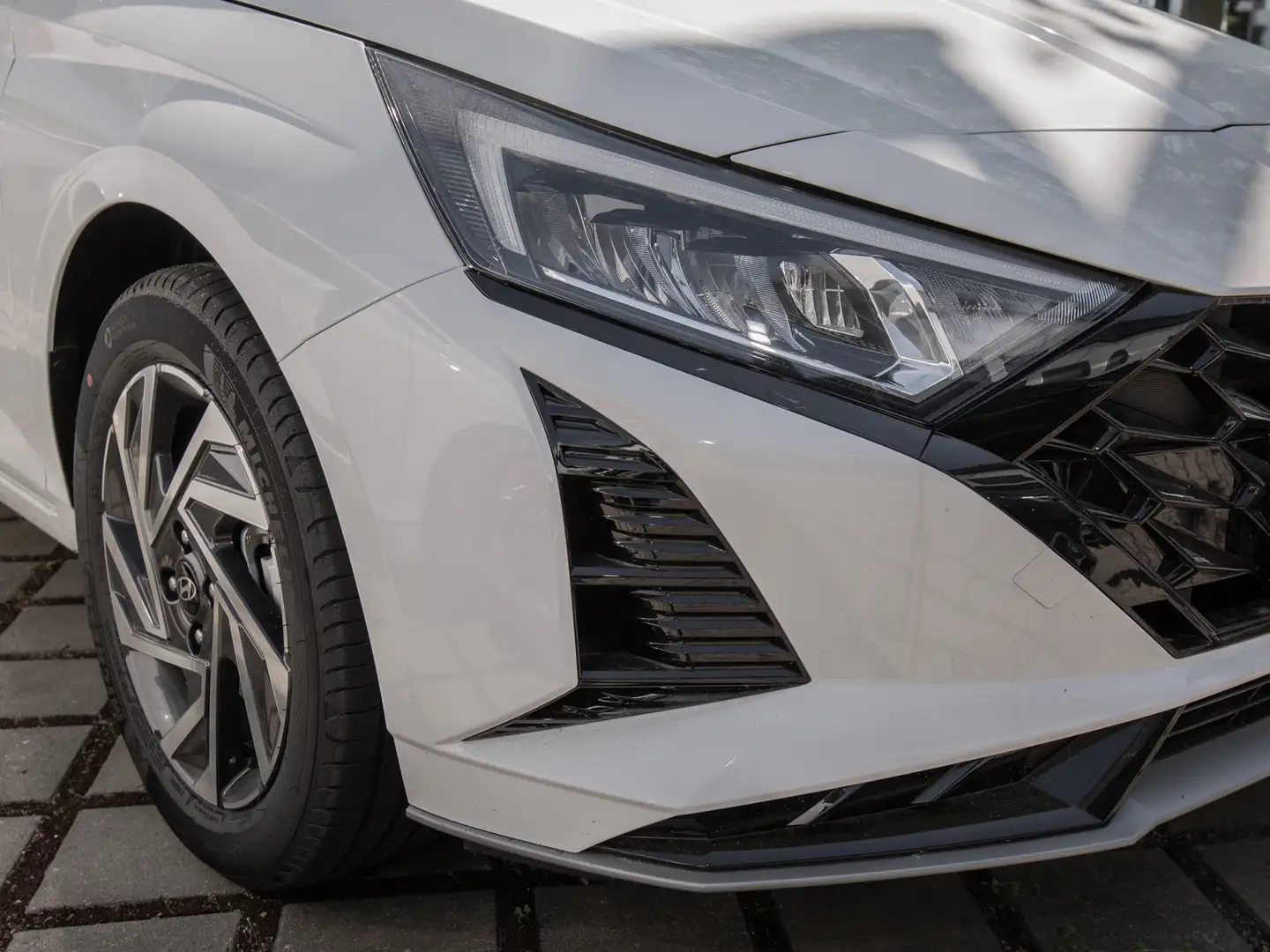 Hyundai i20 NAVI+KLIMA+SHZ+LENKRADHZG+SOFORT VERFÜGBAR Blanc - 2