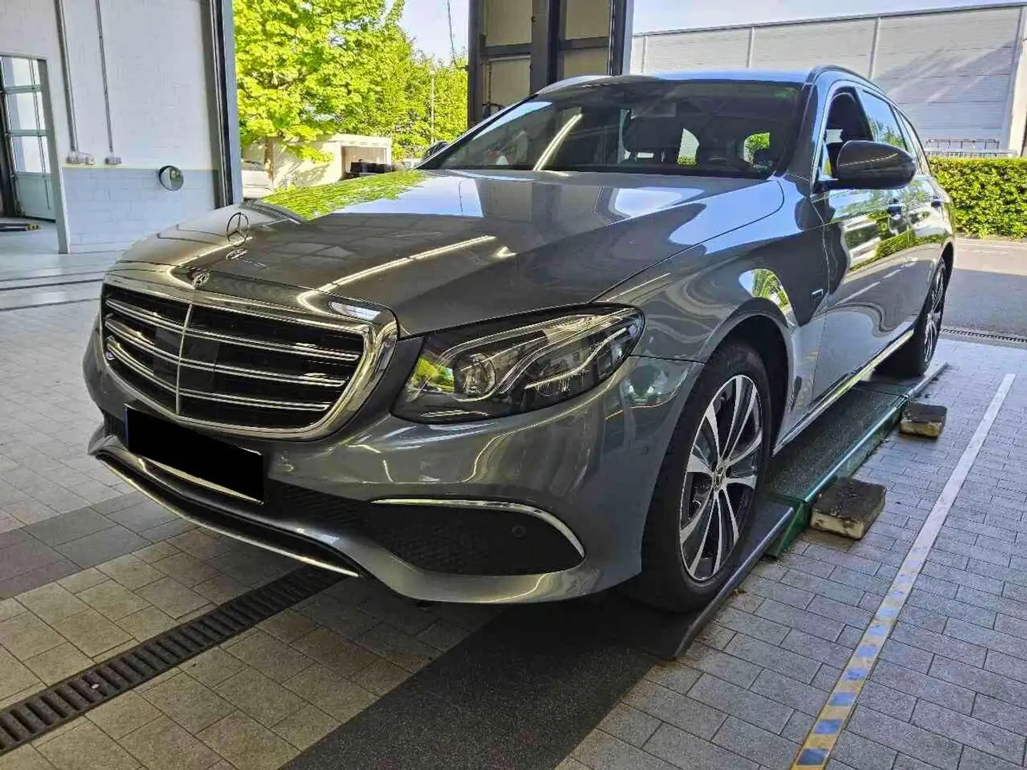 Mercedes-Benz E 300 de T HeadUP eSitze KAmera Leder ACC Grau - 1