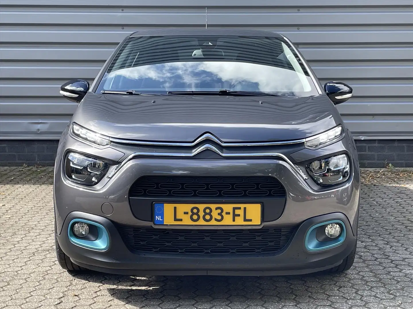 Citroen C3 1.2 PureTech 83pk Feel I Navigatie I Trekhaak | Pa Grijs - 2