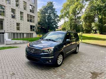 Rodius 2.0 SV200e-XDi 2WD Sapphire