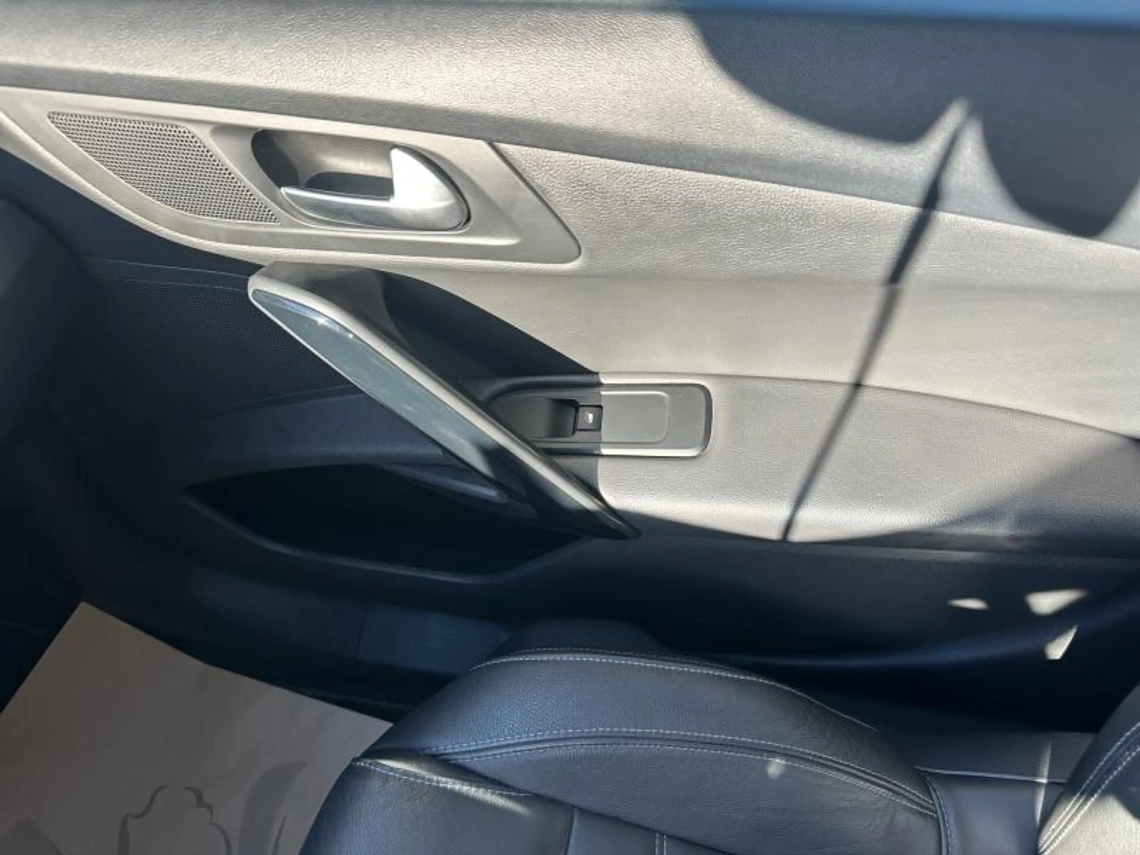 Peugeot 508 SW 2.0 150cv Gris 11/16 Clim GPS Bluetooth — photo 11
