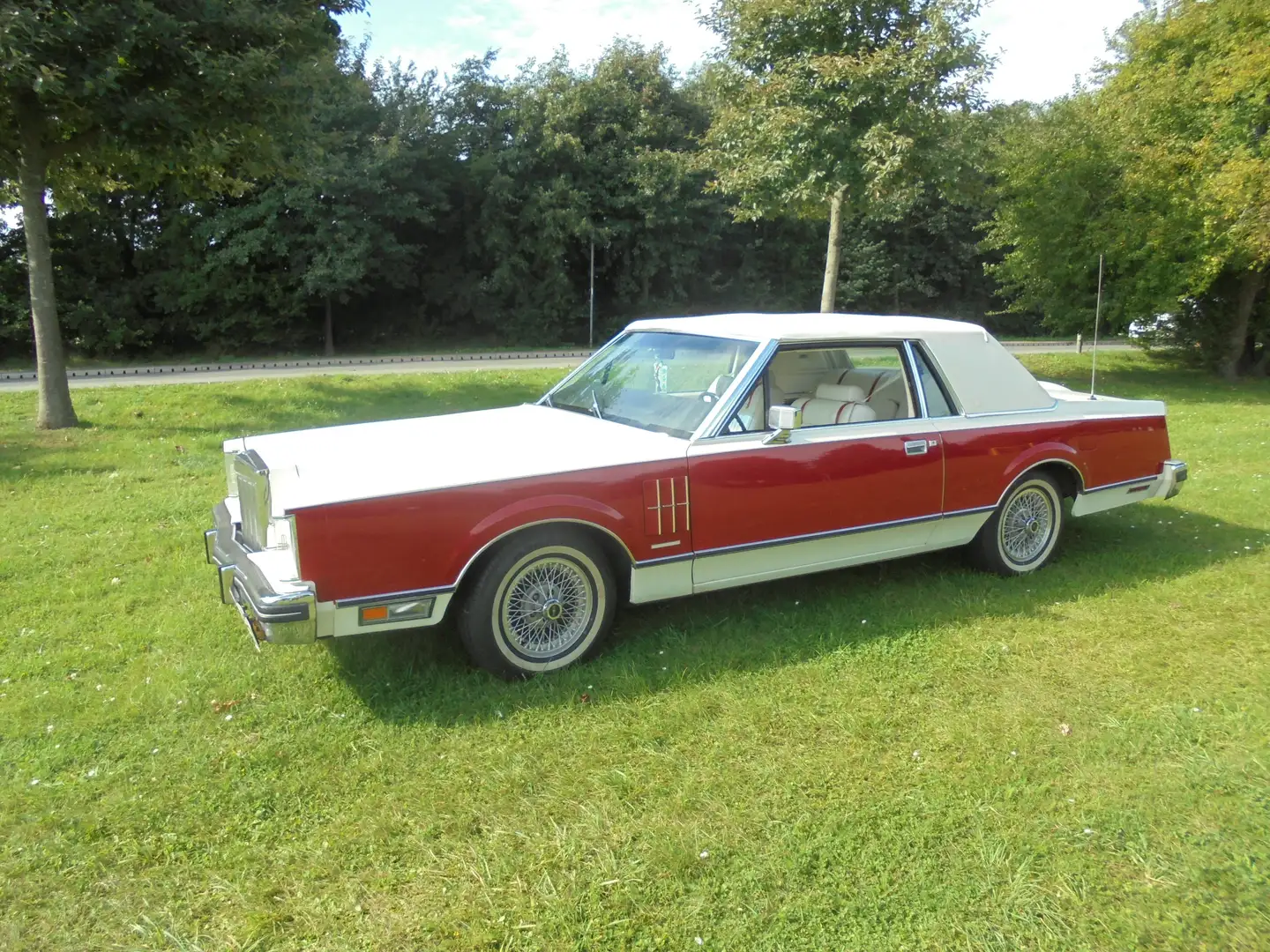 Lincoln Mark Lincoln Continental Mark VI 2D Coupe Weiß - 2