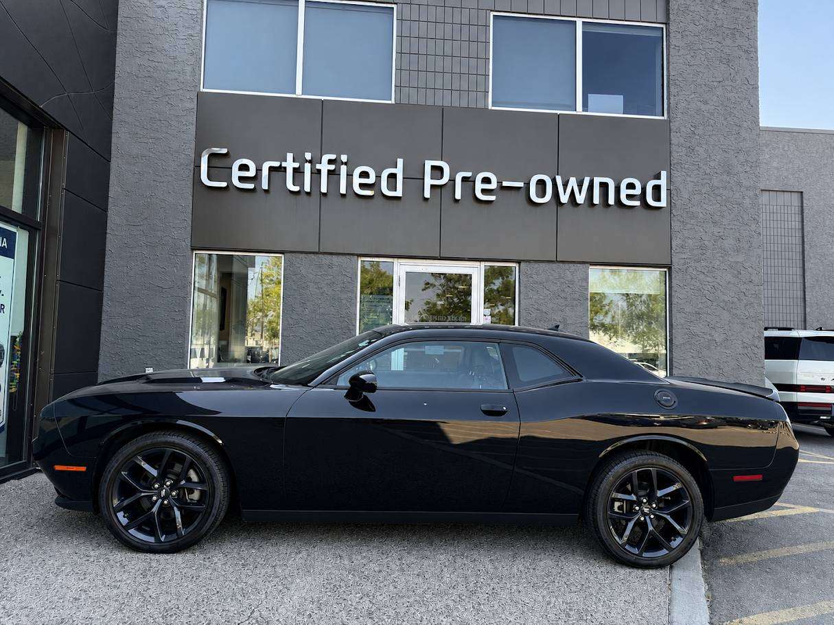 2023 Dodge Challenger SXT PLUS w/ LOW KMS / LEATHER / ALPINE SOUND