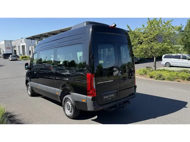 Mercedes-Benz Sprinter view 6