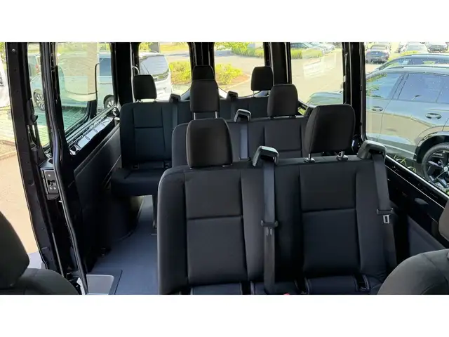 Mercedes-Benz Sprinter view 11