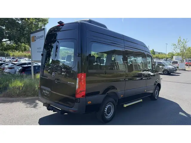 Mercedes-Benz Sprinter view 5