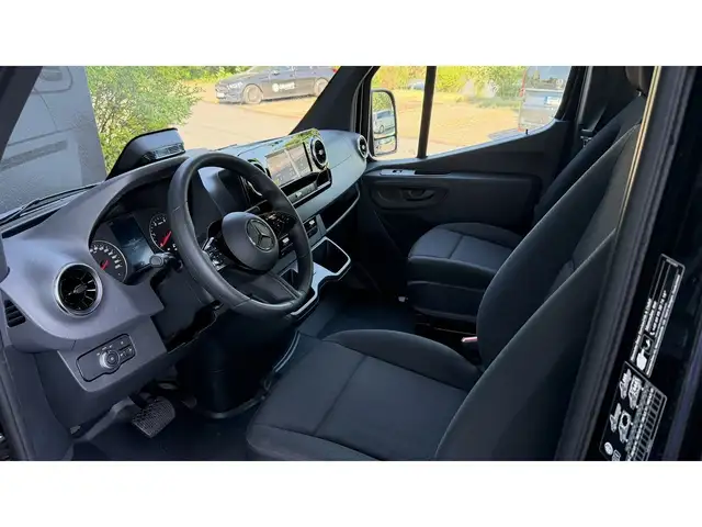 Mercedes-Benz Sprinter view 7