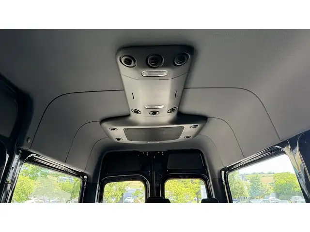 Mercedes-Benz Sprinter view 12