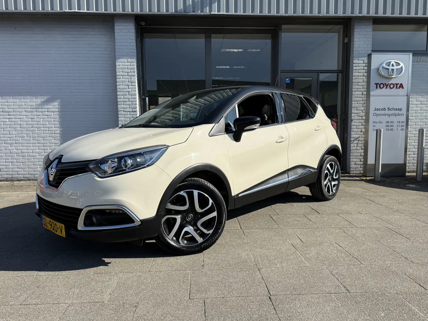 Renault Captur 1.2 TCe Dynamique Aut. Automaat, Audio, Privacy gl Beige - 1