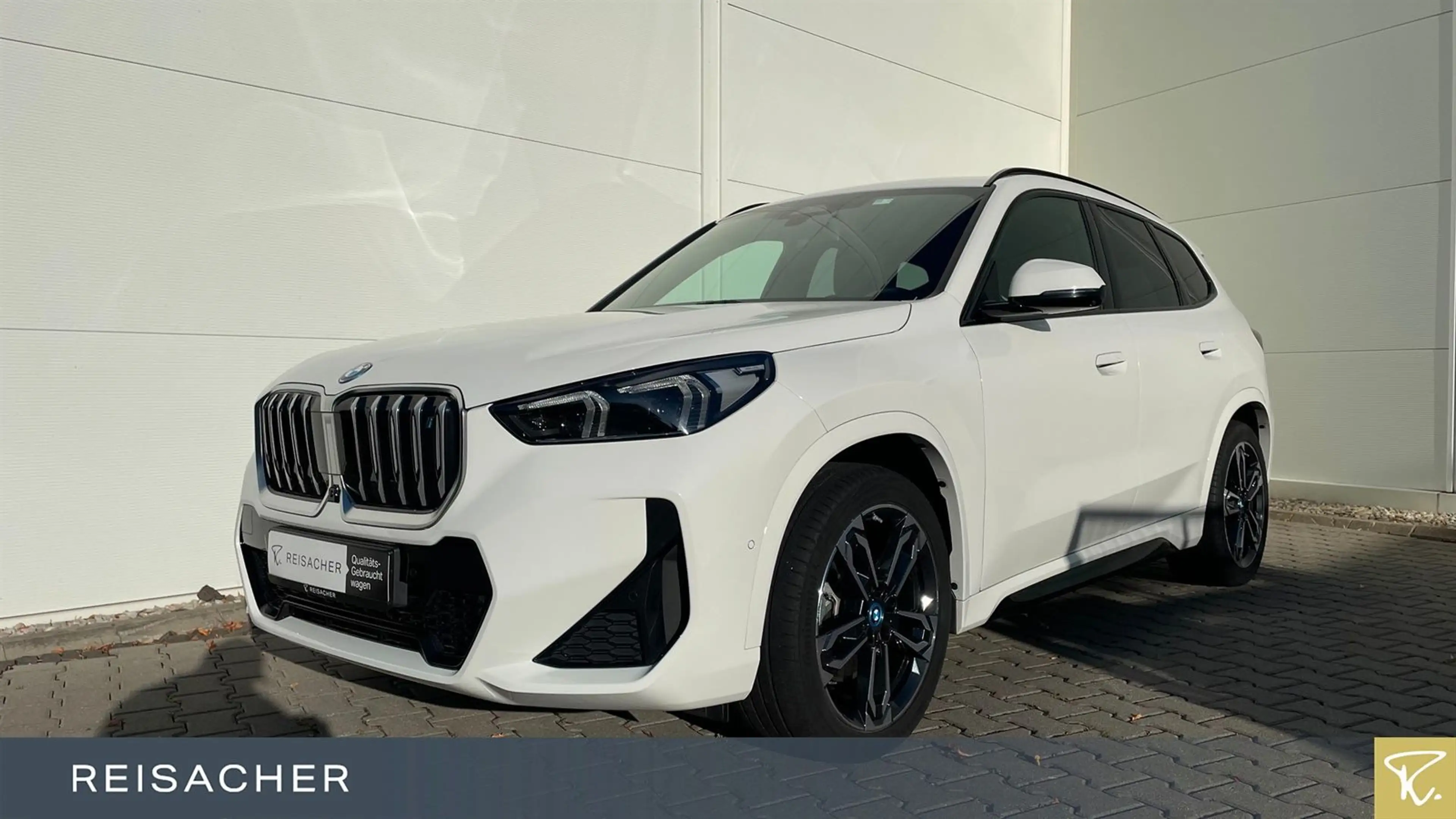 BMW iX1 IX1 A XDRIVE30 M Sport LCProf,AHK,HUD,DA+,PA+,19