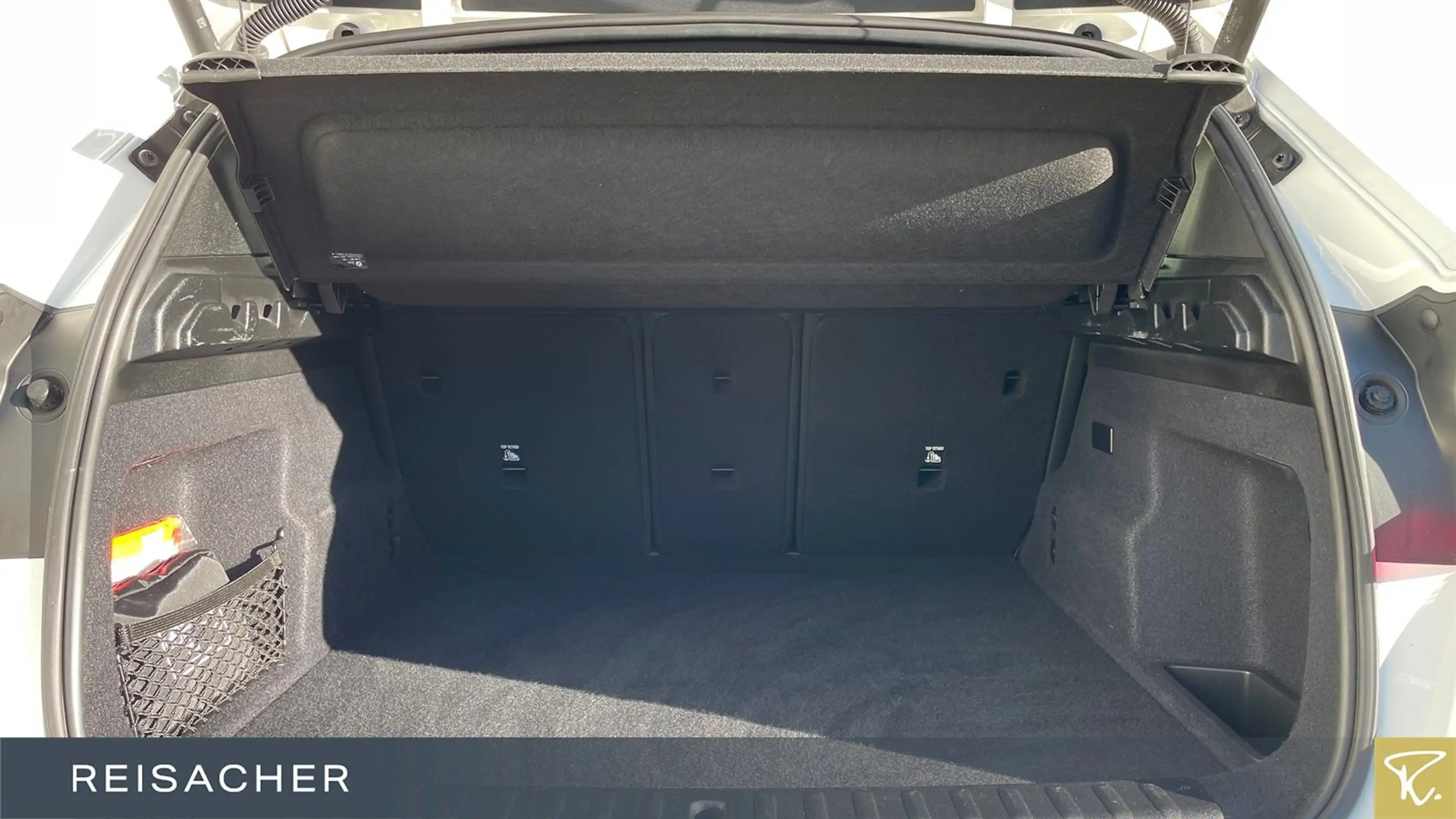 BMW iX1 IX1 A XDRIVE30 M Sport LCProf,AHK,HUD,DA+,PA+,19 — photo 9