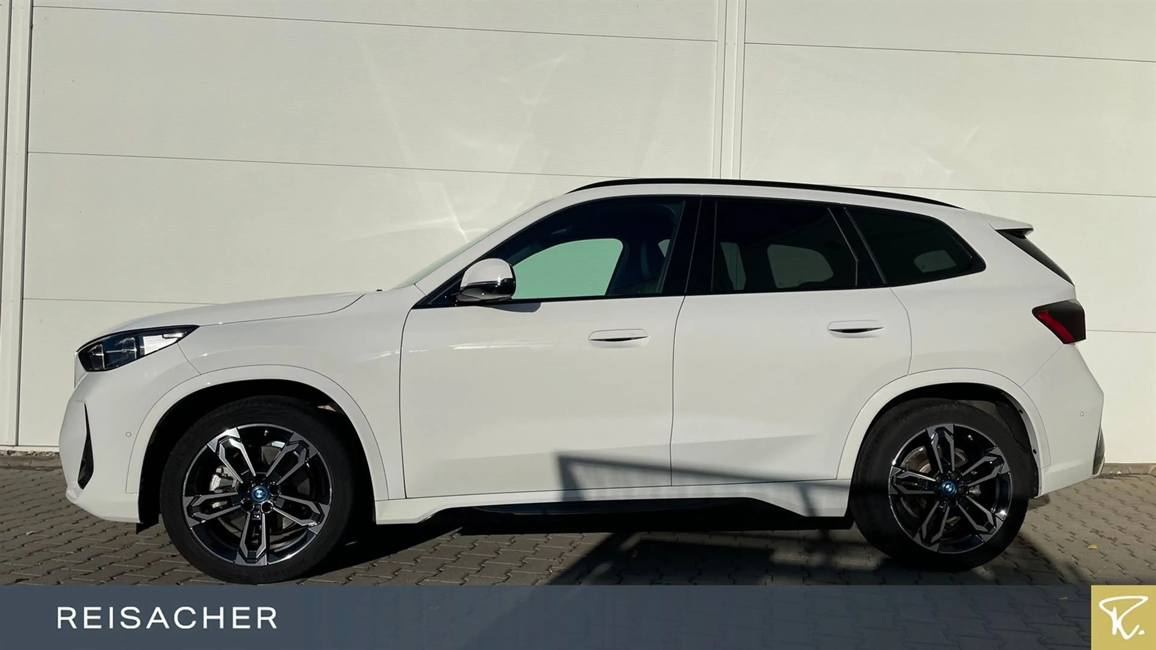BMW iX1 IX1 A XDRIVE30 M Sport LCProf,AHK,HUD,DA+,PA+,19 — photo 8