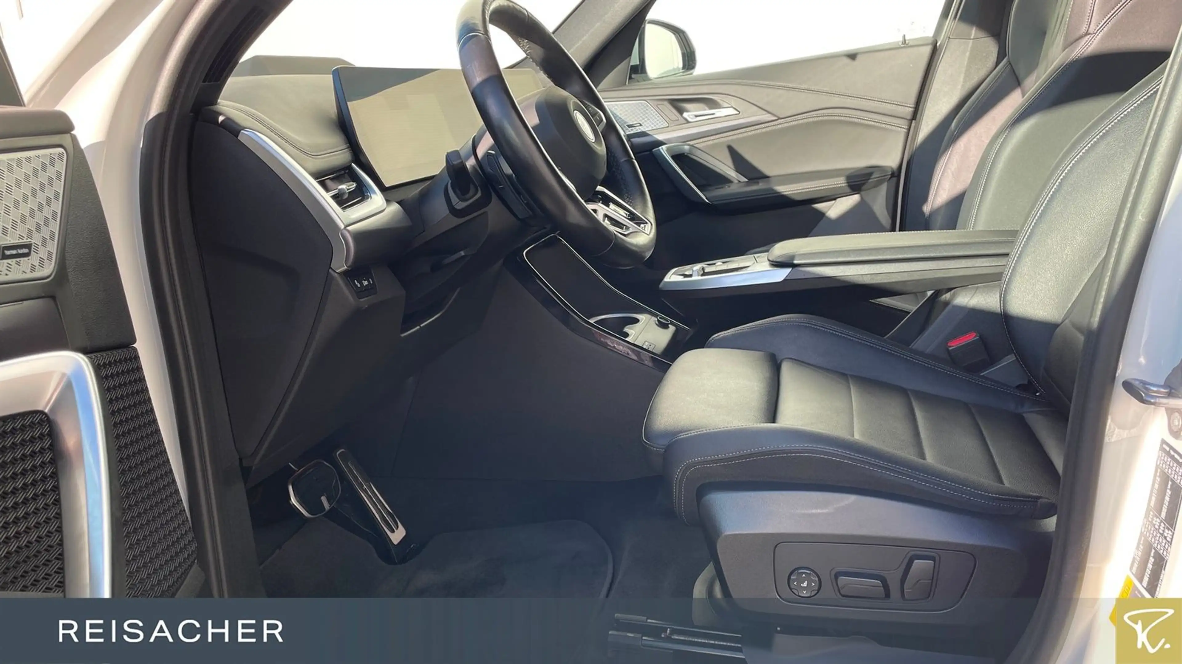 BMW iX1 IX1 A XDRIVE30 M Sport LCProf,AHK,HUD,DA+,PA+,19 — photo 3
