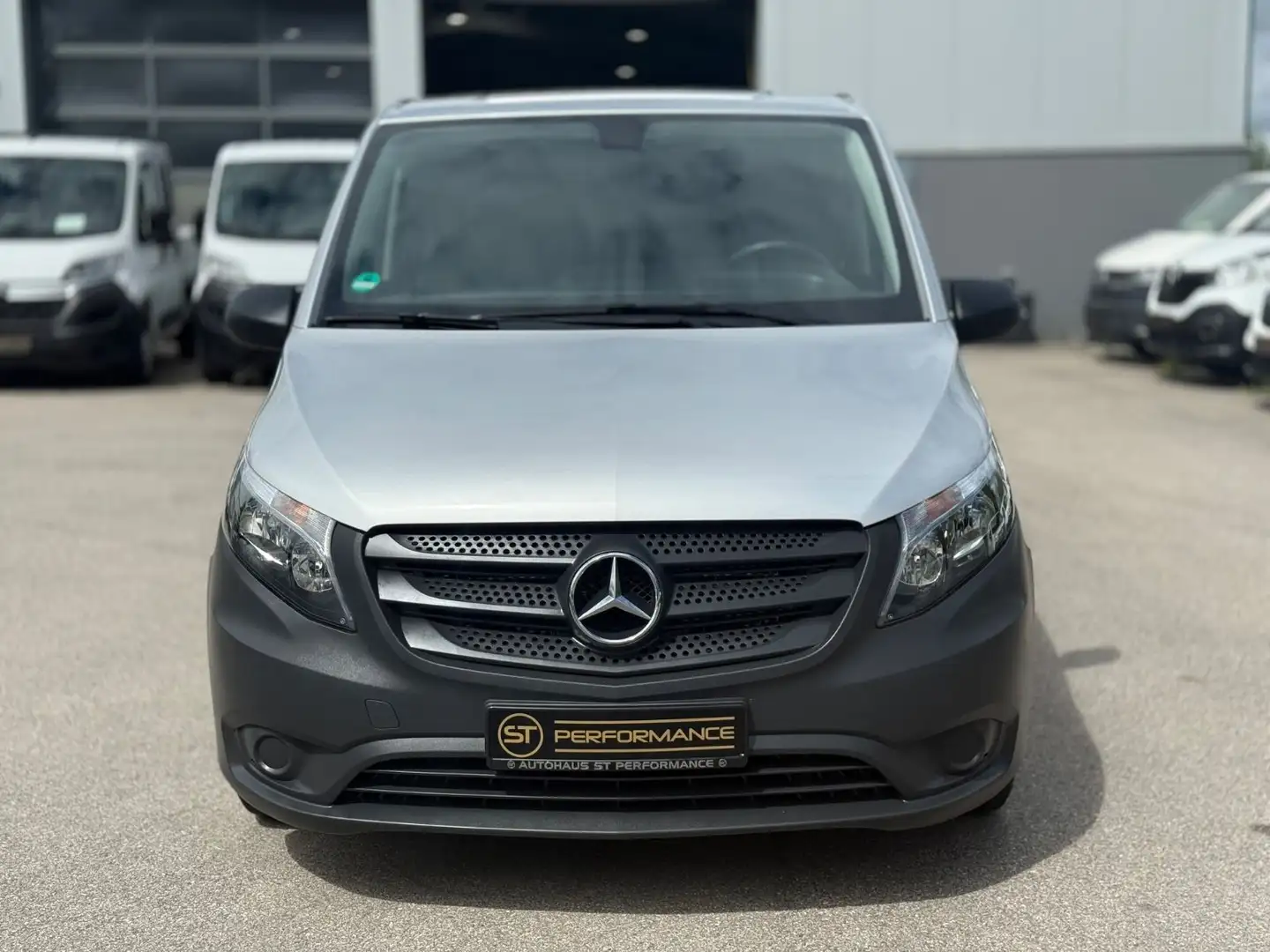 Mercedes-Benz Vito 110 CDI LANG KLIMA SHZ KAMERA SCHRANK 1HAND Silber - 2