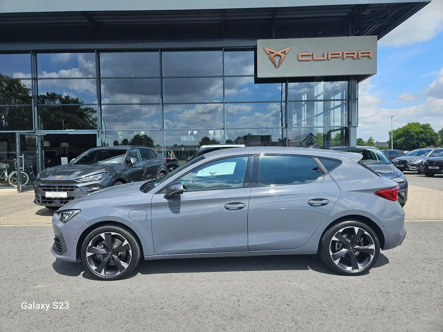 CUPRA Leon VZ DSG e-Hybrid *Paket M*Kamera*Sitzheizung Grau - 1