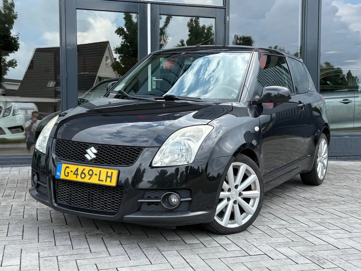 Suzuki Swift 1.6 Sport Airco Nieuwe apk Zwart - 2