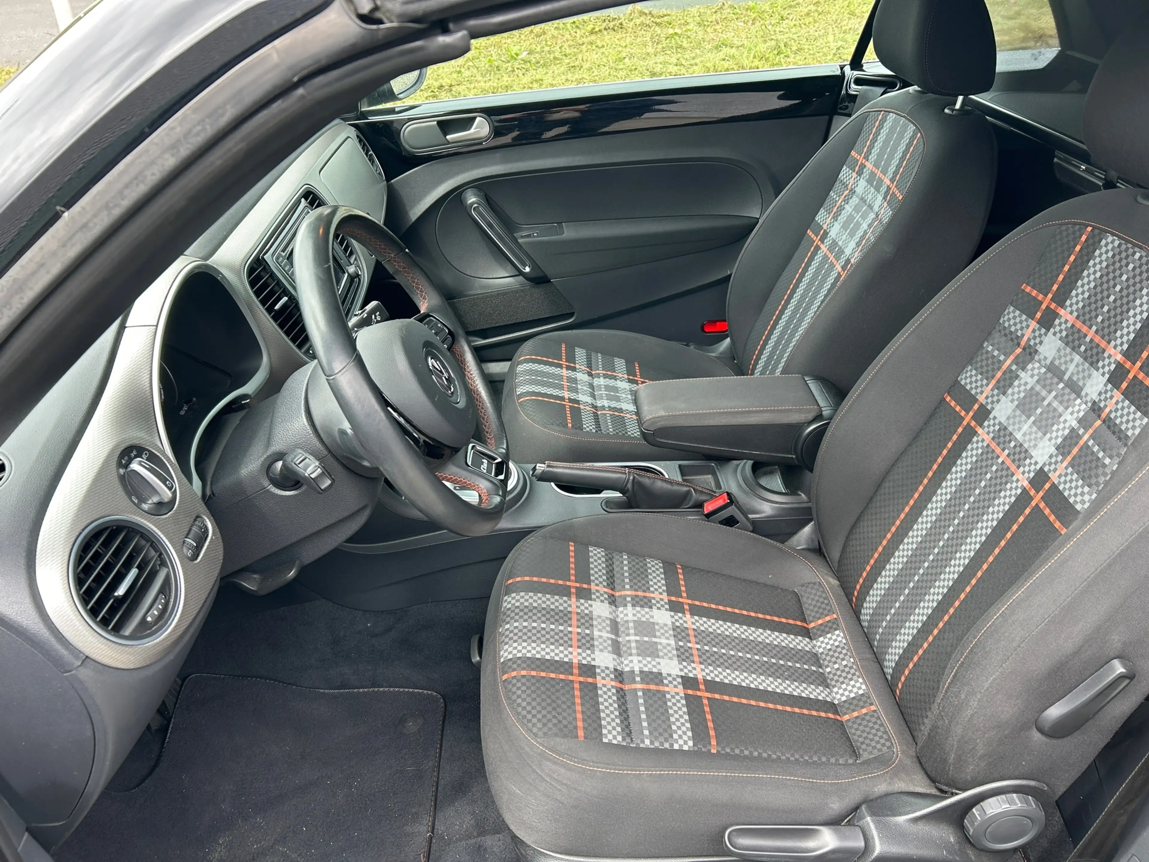 Volkswagen Beetle Cabriolet 1.2 TSI Design BlueMotion AUTOMAAT — photo 10