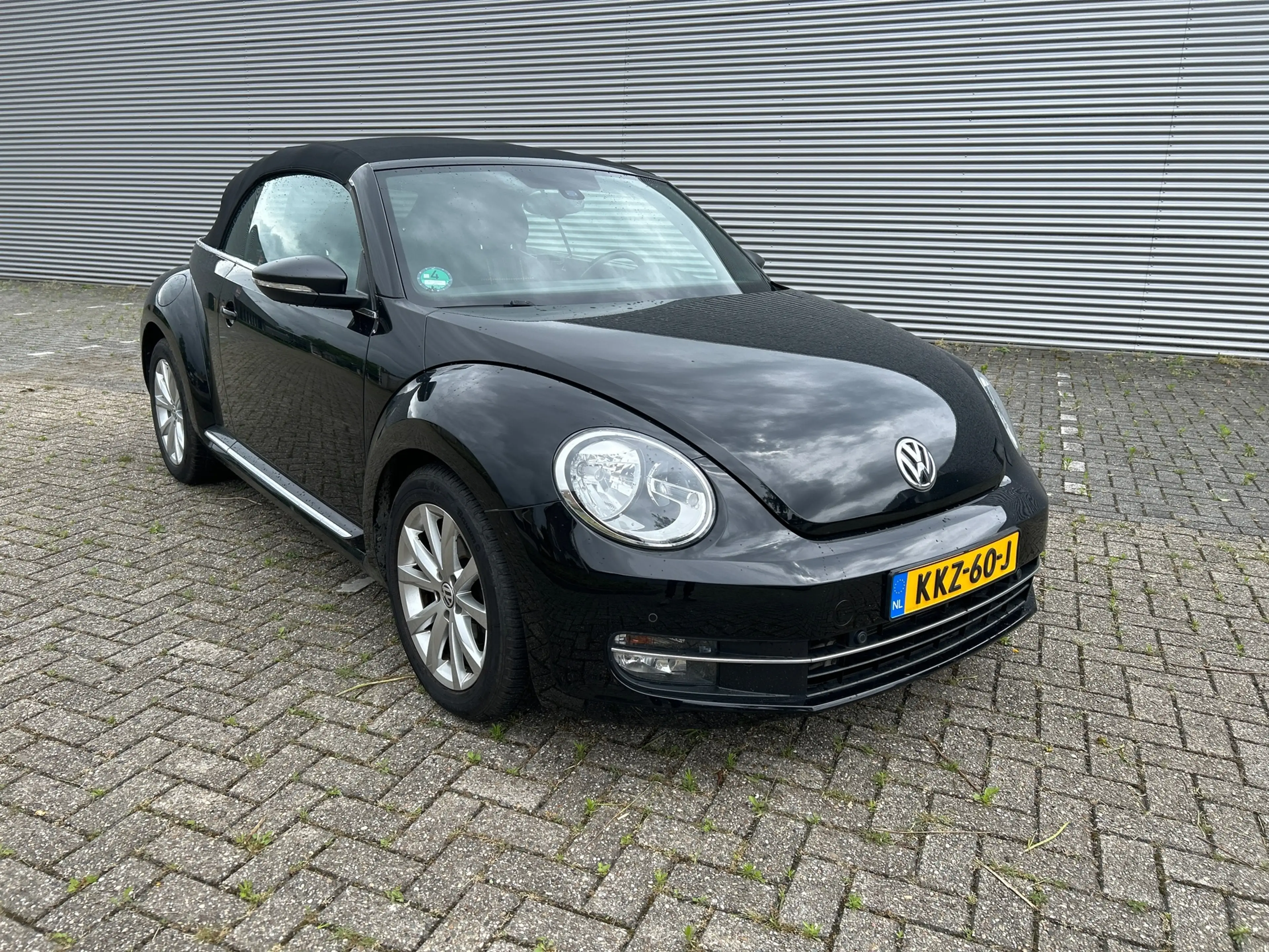 Volkswagen Beetle Cabriolet 1.2 TSI Design BlueMotion AUTOMAAT — photo 2