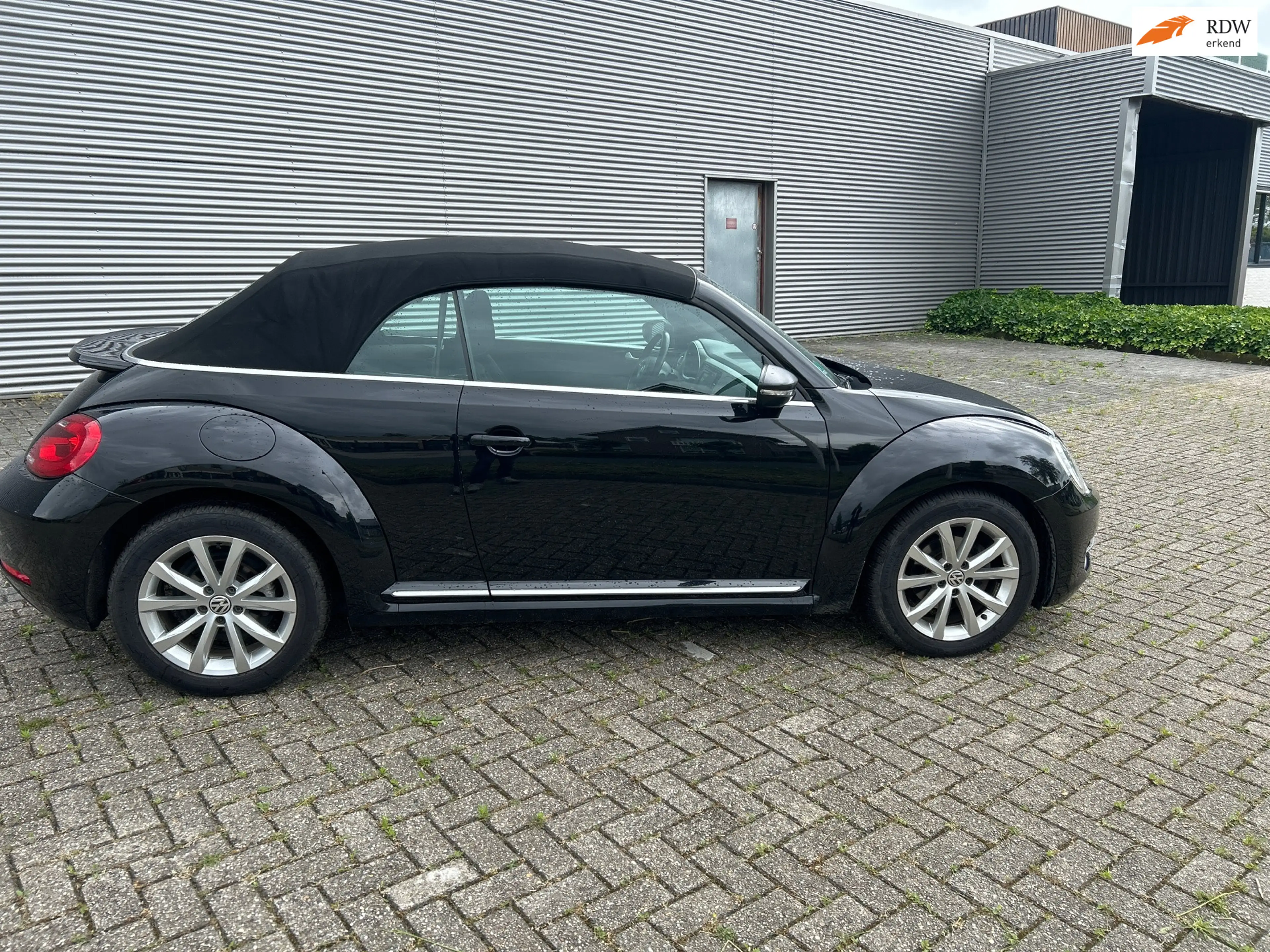 Volkswagen Beetle Cabriolet 1.2 TSI Design BlueMotion AUTOMAAT