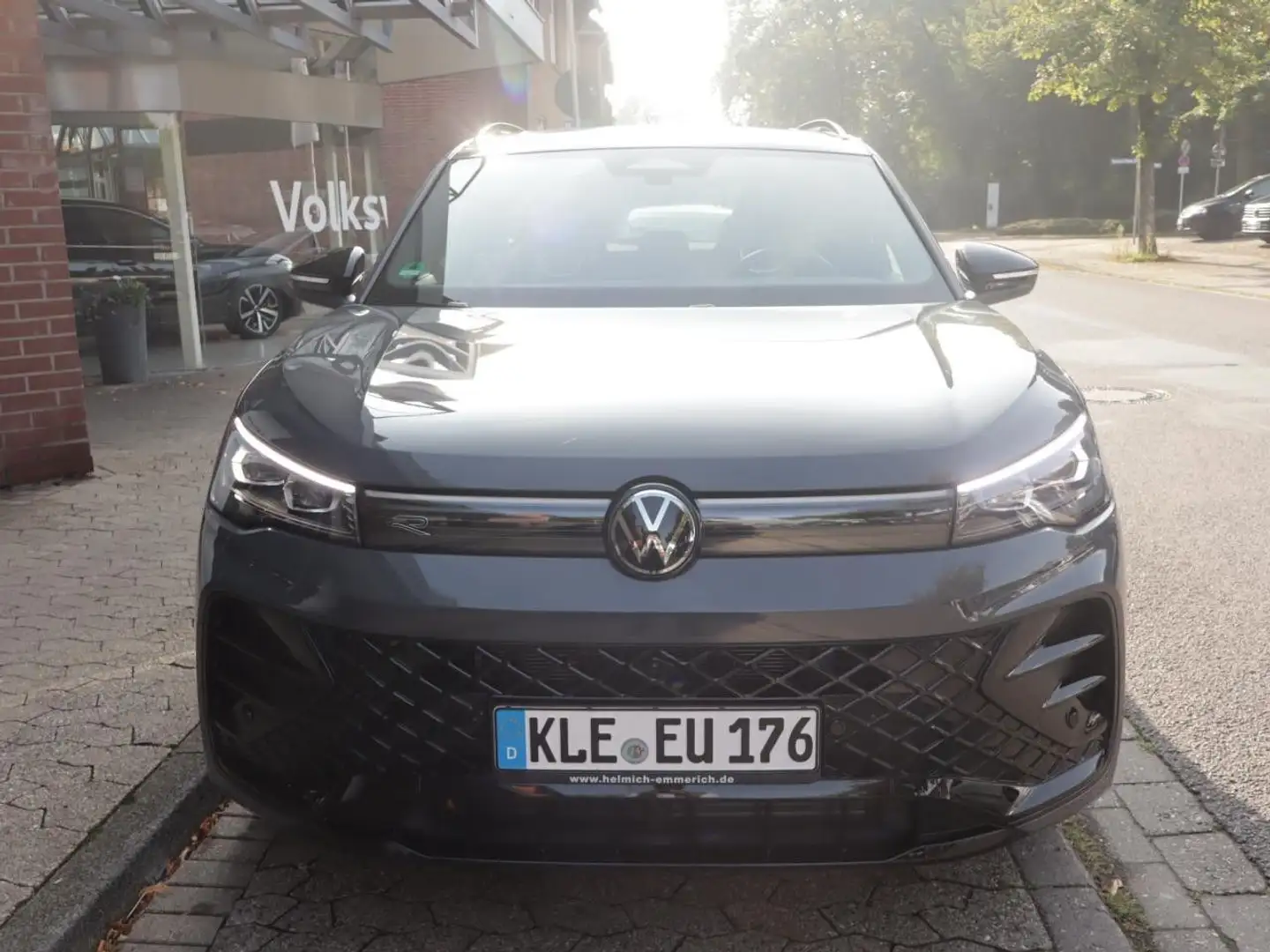 Volkswagen Tiguan 2.0 TDI R-Line Pano AHK Harman Kardon IQ Gris - 2