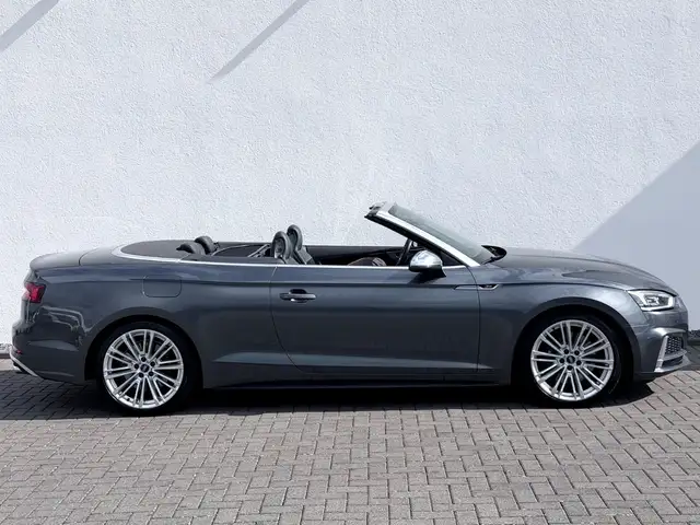 Audi S5 view 4