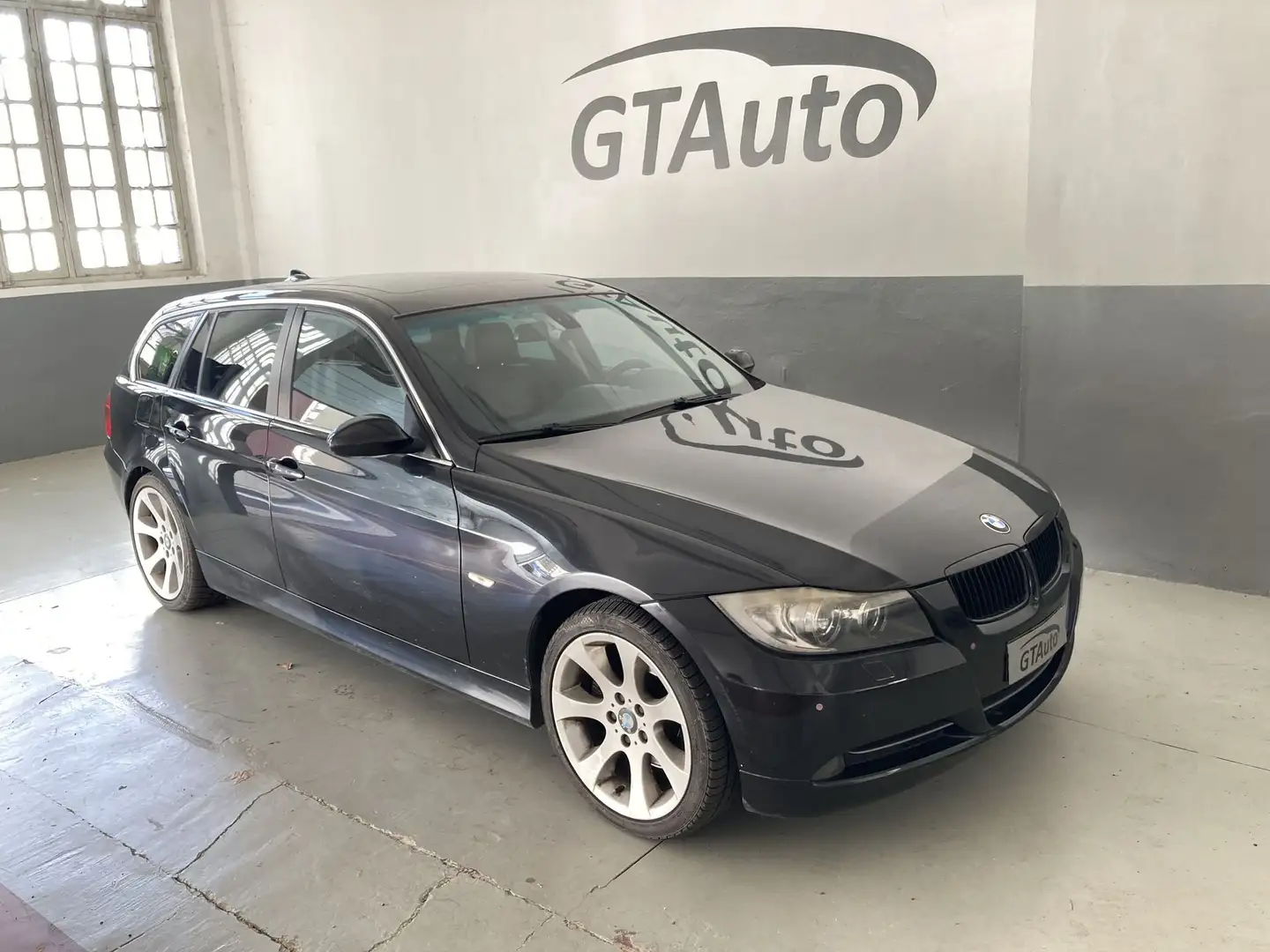 BMW 330 330xd cat Touring MSport Noir - 1