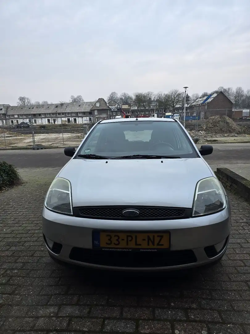 Ford Fiesta 1.3 Futura Zilver - 1