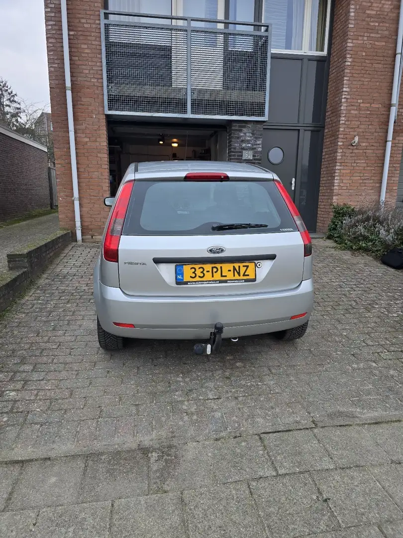 Ford Fiesta 1.3 Futura Zilver - 2
