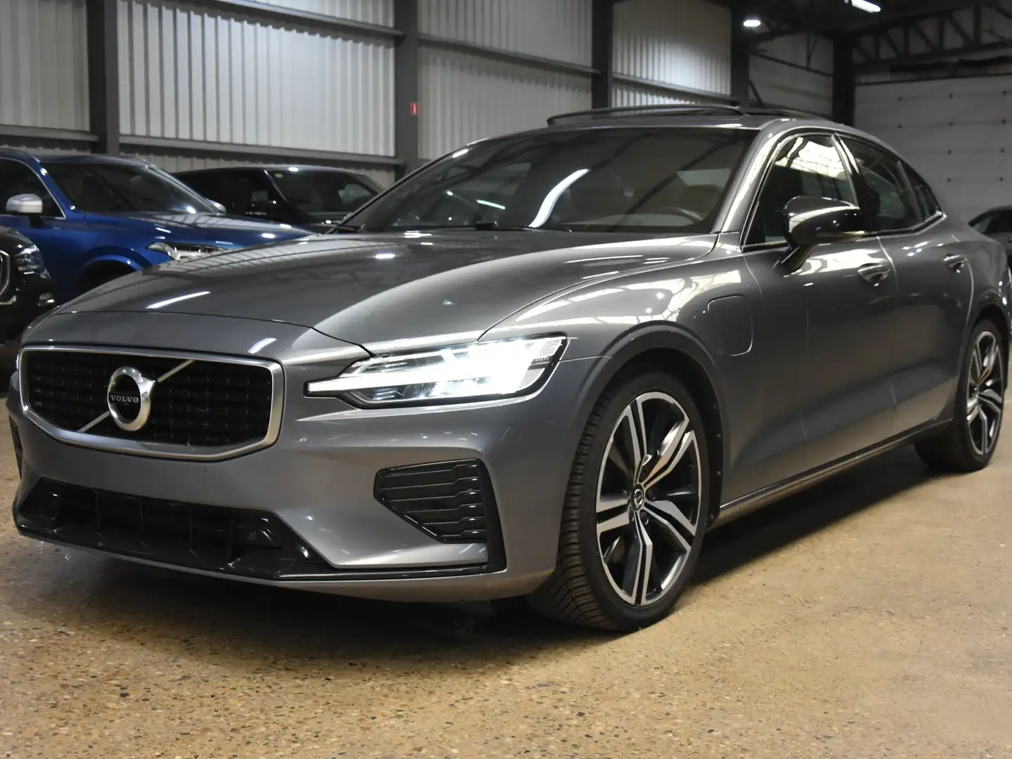 Volvo S60 2.0 T8 AWD PHEV R-Design Gris - 1