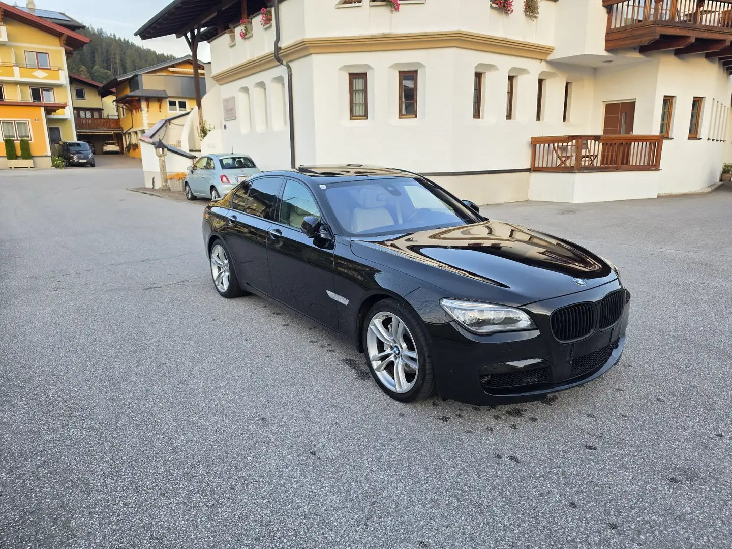BMW 740 xDrive Aut. M-Paket ab Werk Schwarz - 1
