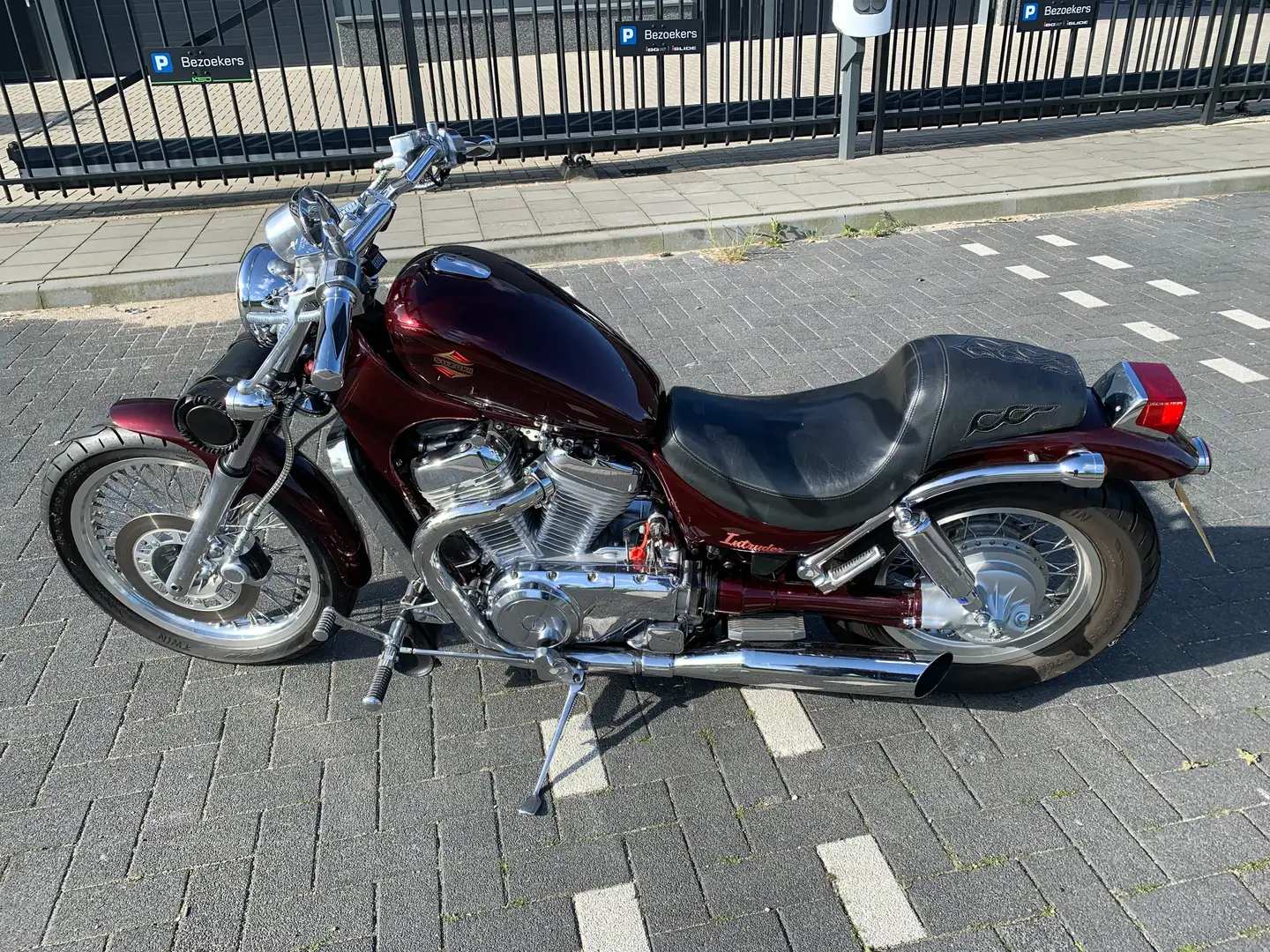 Suzuki VS 750 intruder Red - 1