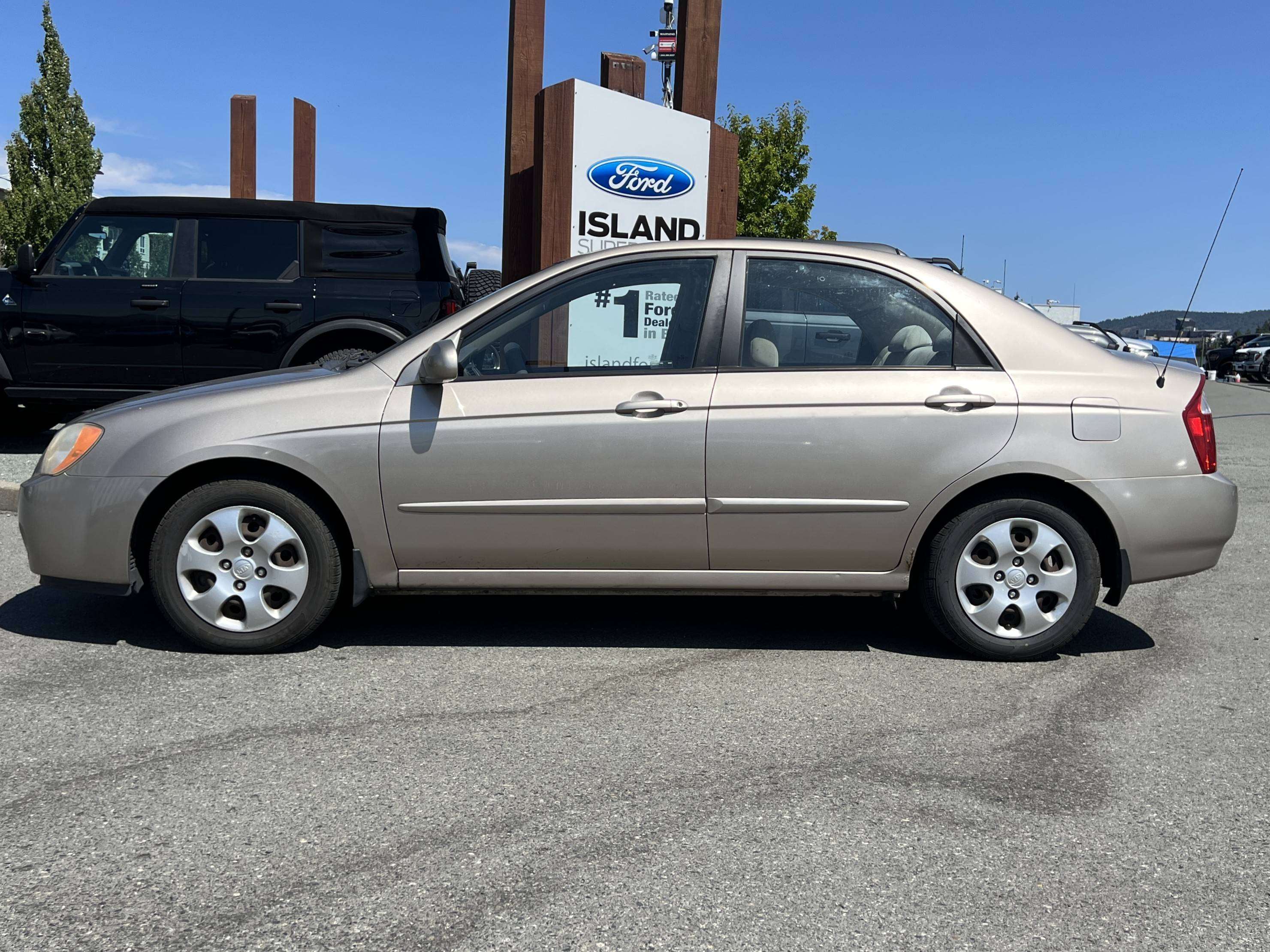 Black 2005 Kia Spectra Sedan Front-Wheel Drive Automatic
