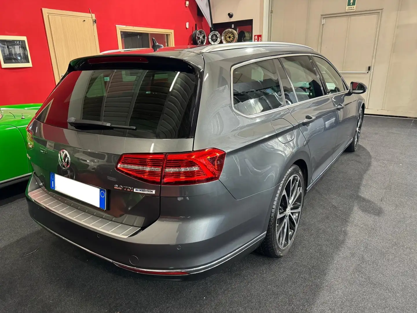 Volkswagen Passat Variant Grigio - 2