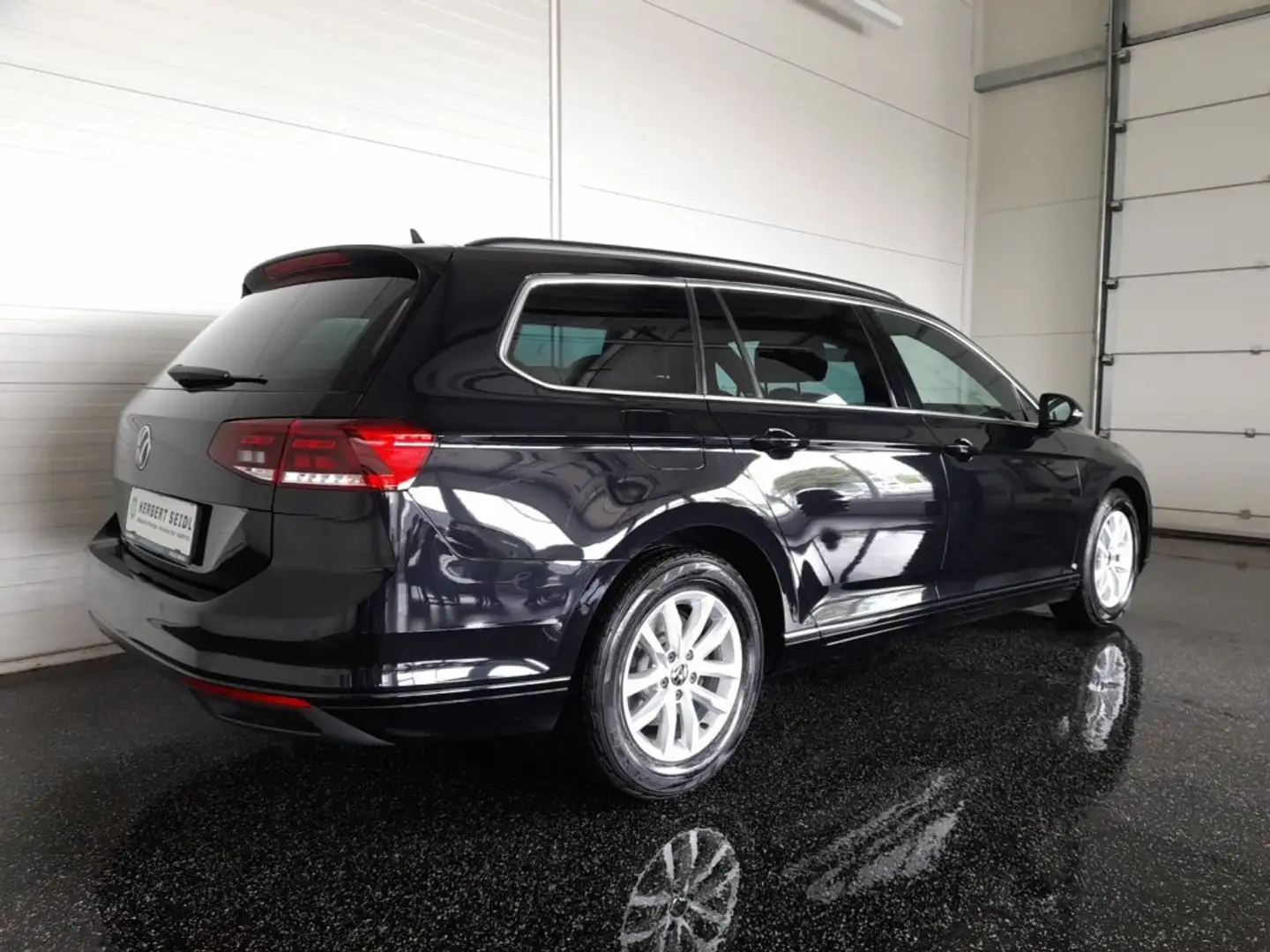 Volkswagen Passat Variant BUSINESS 2,0 TDI DSG *VOLL-LED / NAVI / AHV MIT TRAILER ASSIST & 360° KAMERA / ACC / DACHHIMMEL SCHWARZ* Schwarz - 2