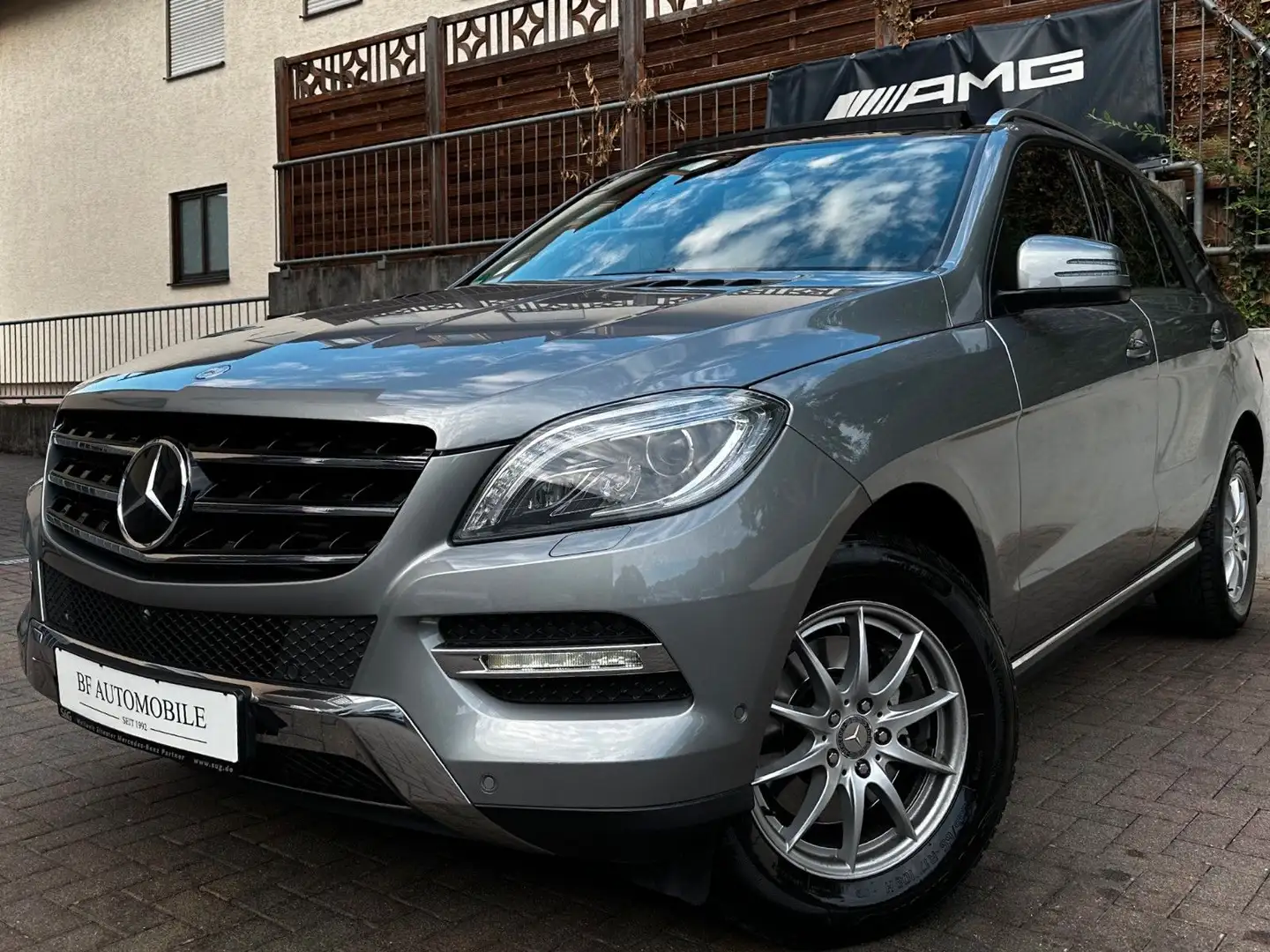 Mercedes-Benz ML 350 4M PANO*AHK*ILS*Distr+*360°*MB Scheckheft Argent - 1