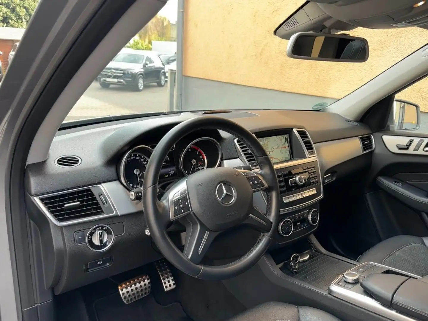Mercedes-Benz ML 350 4M PANO*AHK*ILS*Distr+*360°*MB Scheckheft Argent - 2