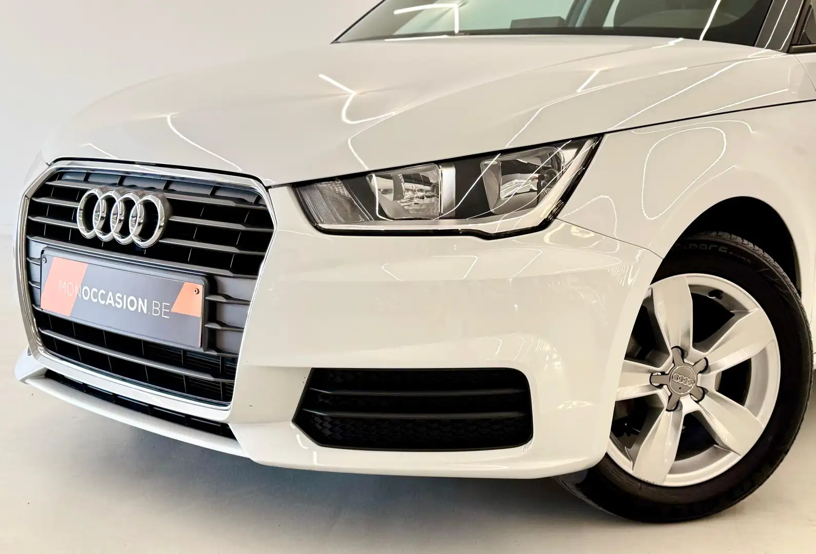 Audi A1 1.0 TFSI Ultra Design Gps Clim Capt Ar JA Wit - 2