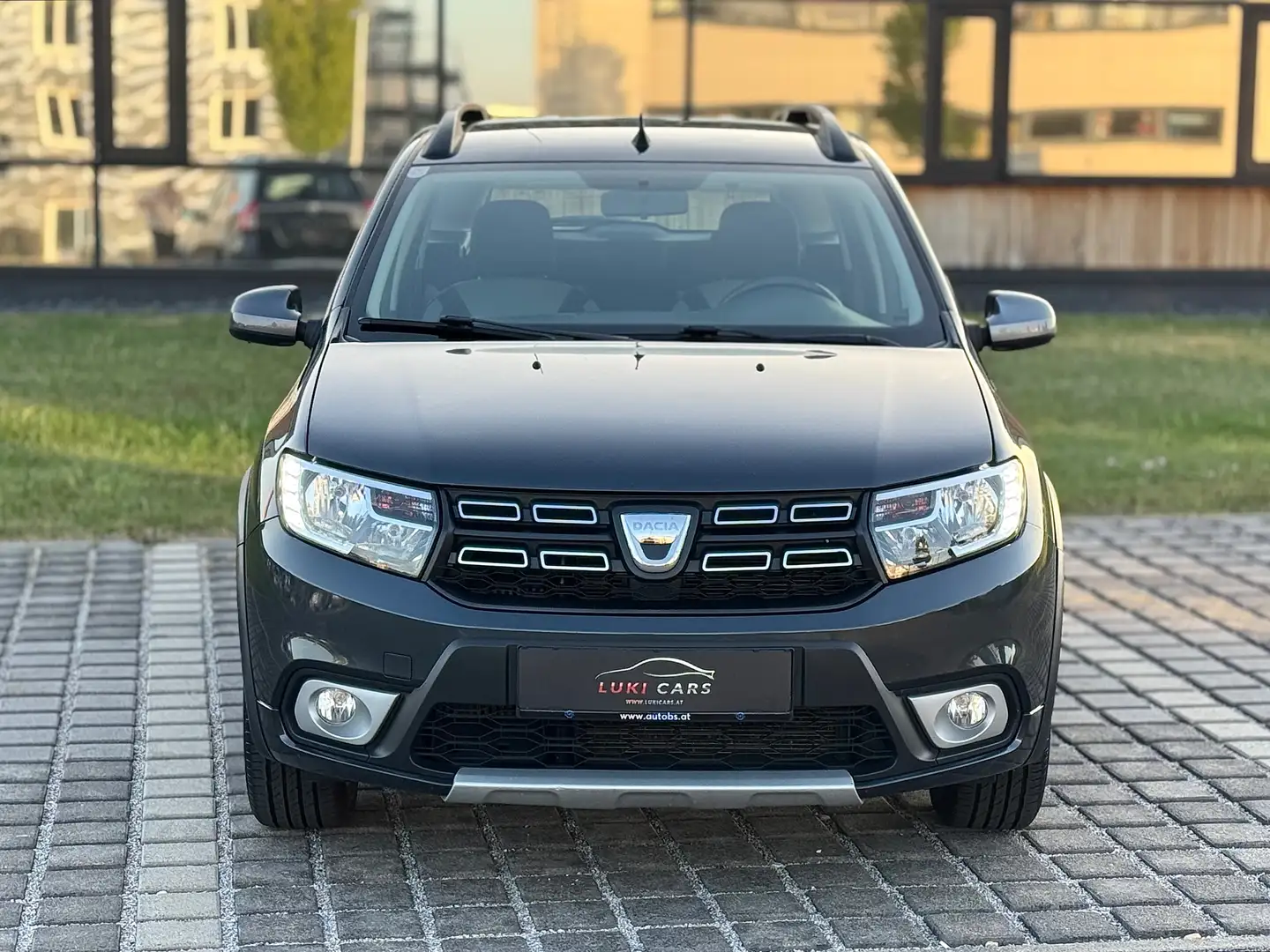 Dacia Logan MCV Stepway TCe 100 *NAVI, KAMERA, AHV* Grau - 2