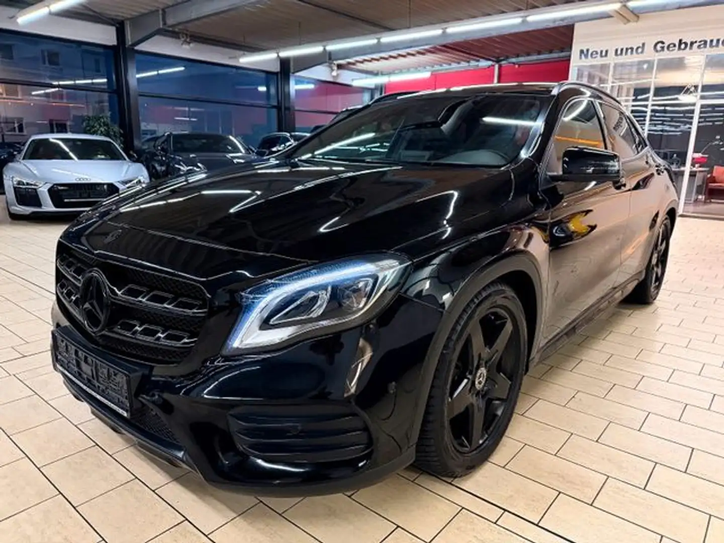 Mercedes-Benz GLA 200 *AMG-STYL+AUTOM+NAVI+PANO+LED+KAM+18'AMG Schwarz - 2