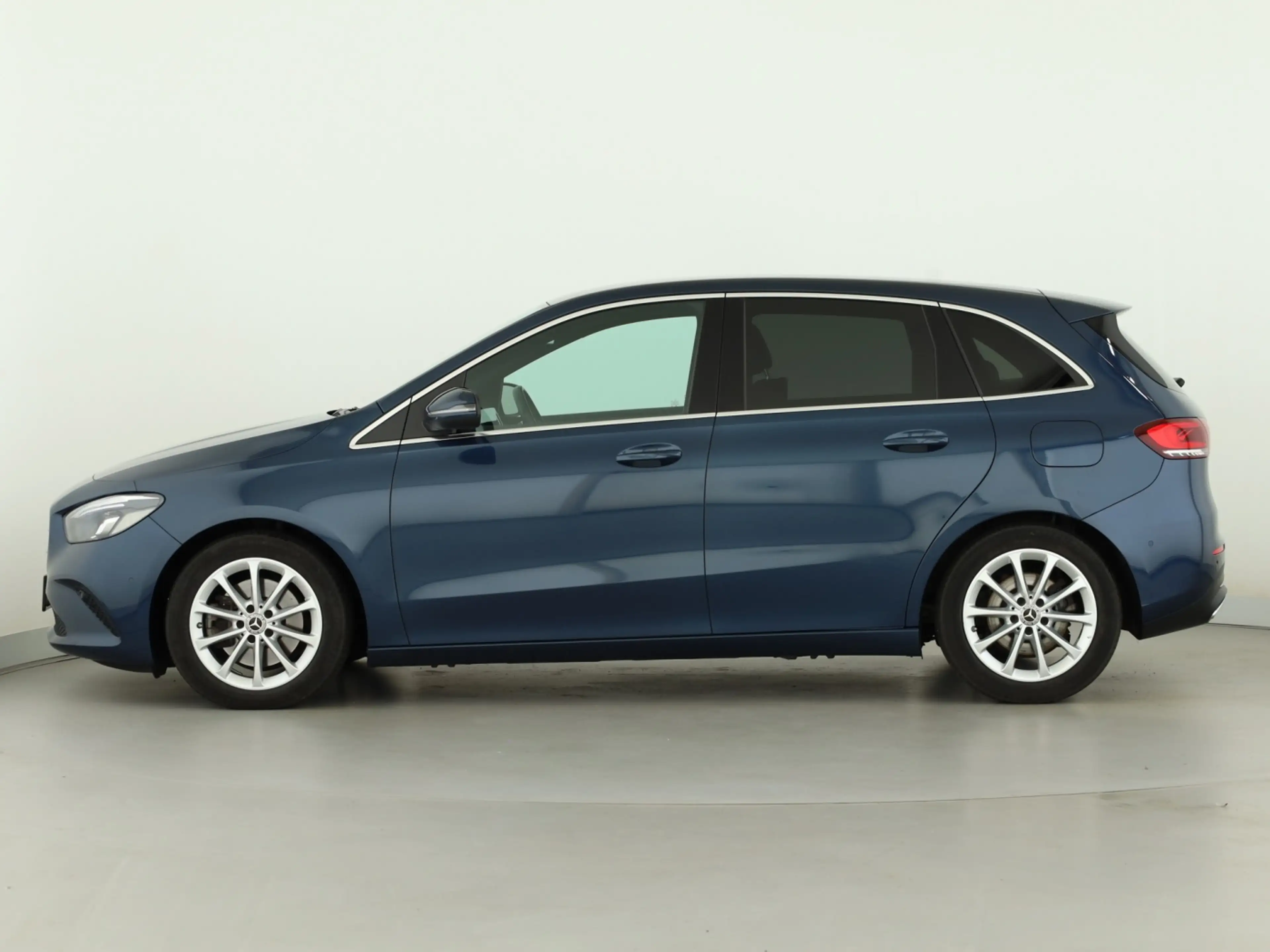 Mercedes-Benz B 220 4M *Progressive*LED*Navi*Park-Paket*Navi** — photo 7
