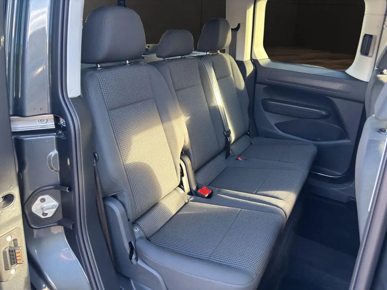 Volkswagen Caddy Family 2.0 TDI AHK ACC RFK APP-CONNECT 13