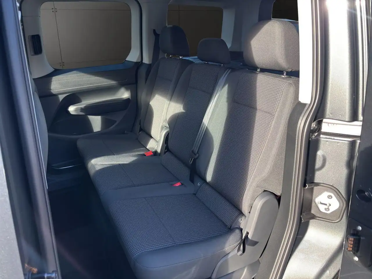 Volkswagen Caddy Family 2.0 TDI AHK ACC RFK APP-CONNECT 11