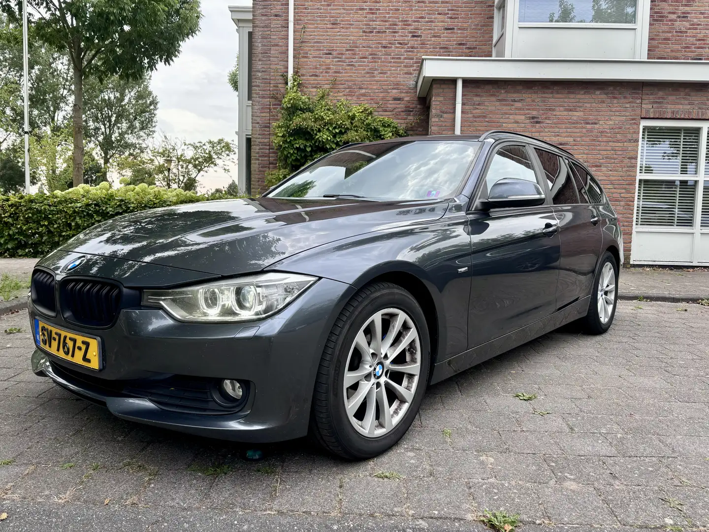 BMW 318 High Exe 318d 143pk nwe dist.ketting xenon leder Grijs - 1